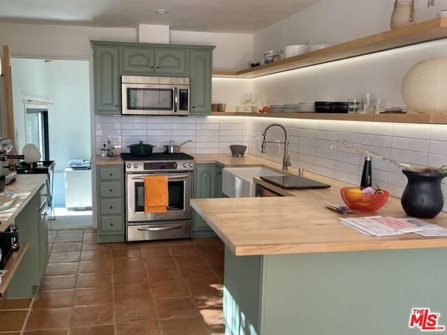 Building Photo - 640 Rome Dr