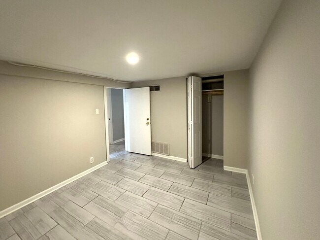 Building Photo - 2815 N Albany Ave