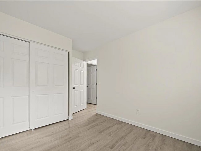 Building Photo - Section 8 APPROVED 3-bedroom