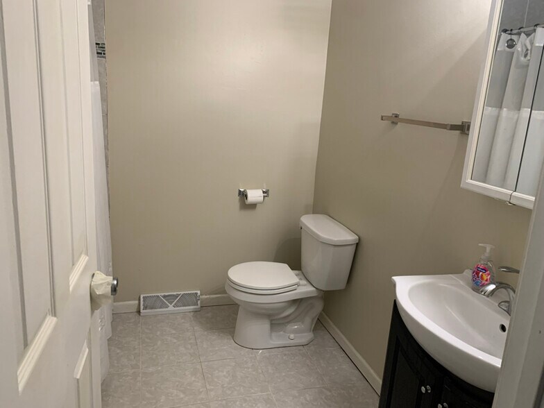 Building Photo - 1117 Pam Dr