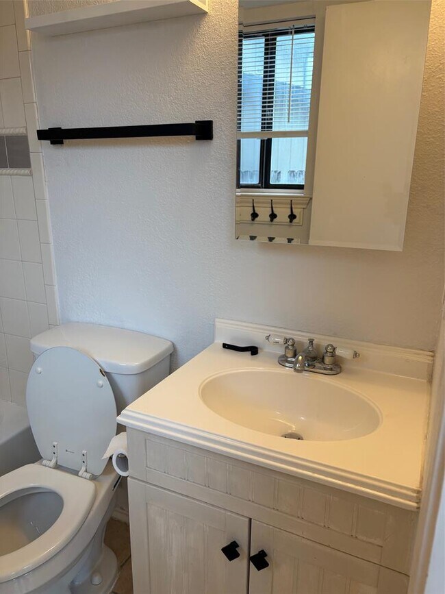 Building Photo - 701 Nelray Blvd