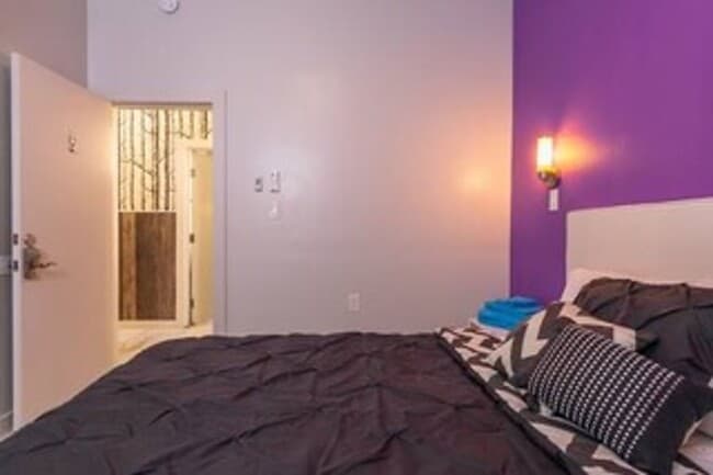 Primary Photo - Gorgeous Upstairs unit with downtown view ...