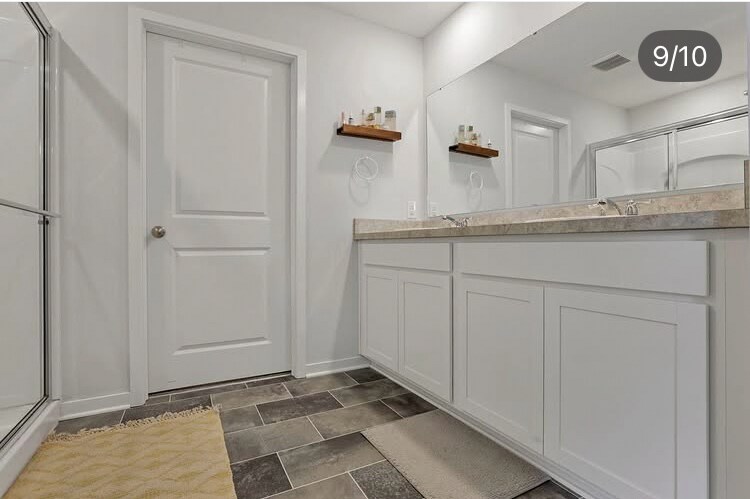 Building Photo - 380 Trinity Wy E