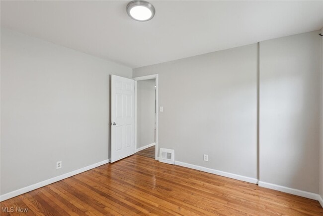 Building Photo - 3846 E Antisdale Rd