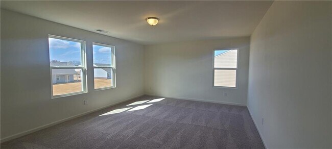 Building Photo - 132 Verona Dr NW