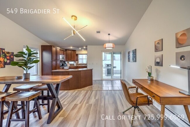 Building Photo - 549 Brigadier St