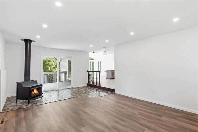 Building Photo - 40 Oak Hill Terrace
