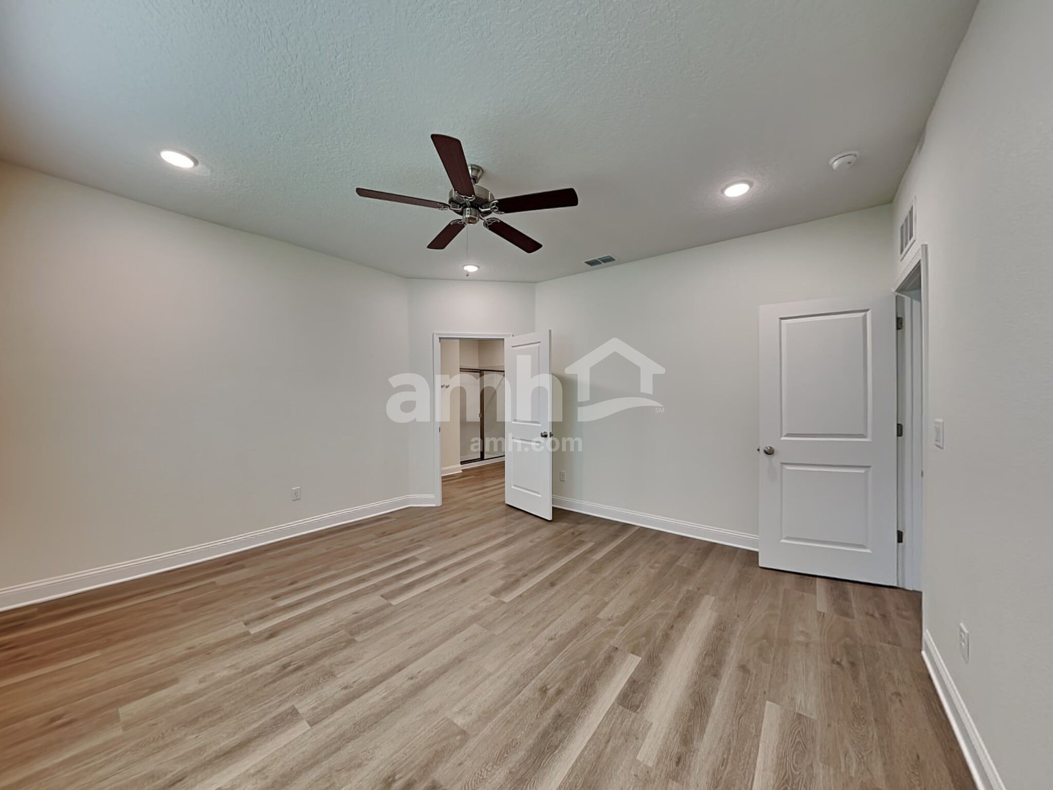 Building Photo - 11661 Hillside Dr