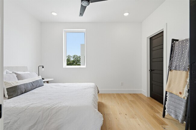 Building Photo - 1003 Kern St