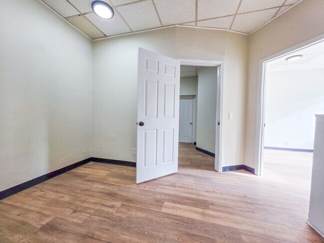 Building Photo - 135 E Main St