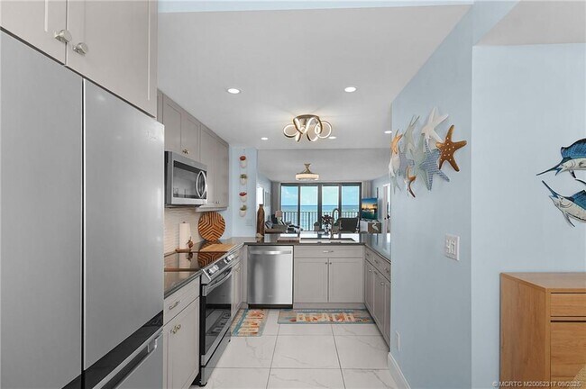 Building Photo - 10000 S Ocean Dr