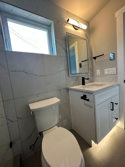 Building Photo - 5509 Brooklyn Ave NE