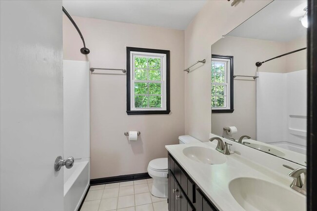 Building Photo - Beautiful 3 Bedroom Home in North Chesterf...