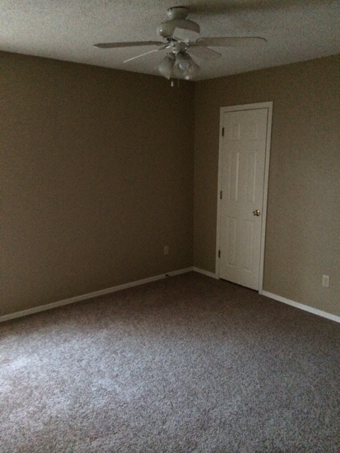 Building Photo - 8607-8607 Southridge Dr