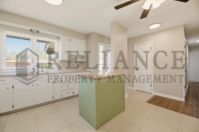 Building Photo - 9711 W Birch Ln