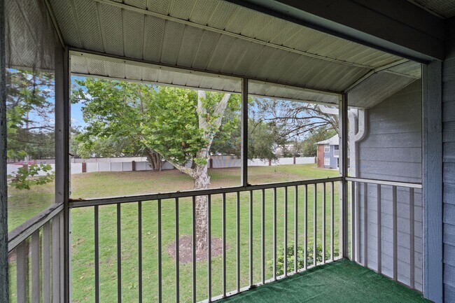 Building Photo - 2/2 Condo With Screened Patio in Conway area