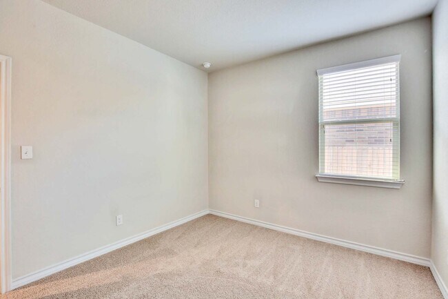 Building Photo - 8008 Massa Dr