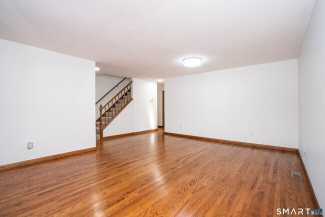 Building Photo - 449 S Main St