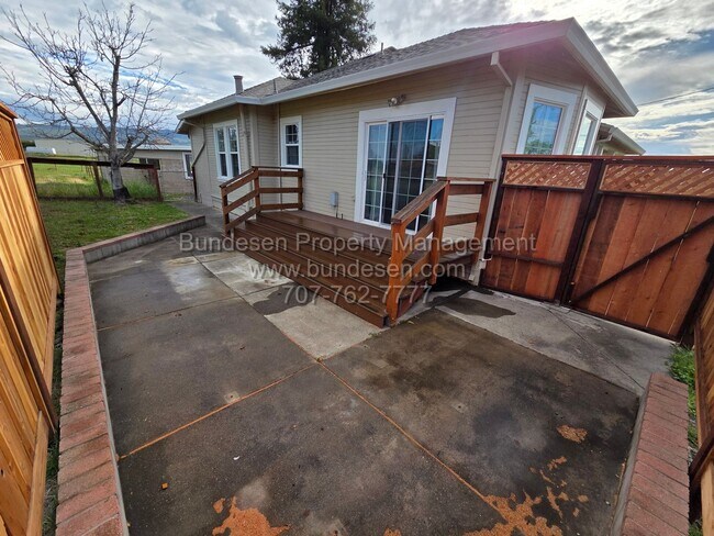 Building Photo - 811 Old Adobe Rd