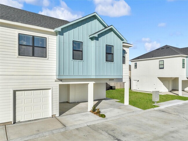 Building Photo - 3238 Frying Pan Place