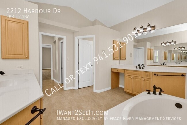 Building Photo - 2212 Harbour Dr
