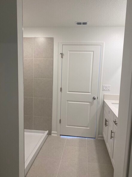 Building Photo - 2316 Green Valley St