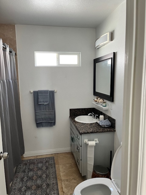 Shared bathroom - 5851 7th Ave