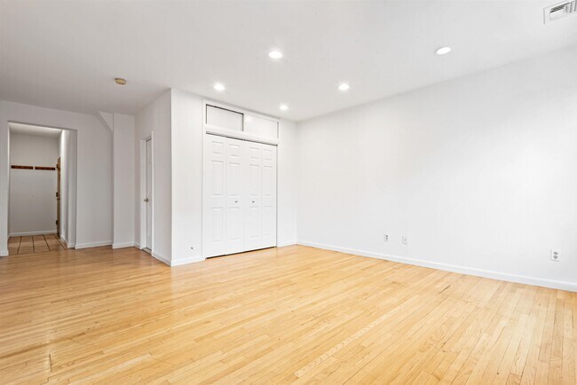 Building Photo - 300 Hudson St