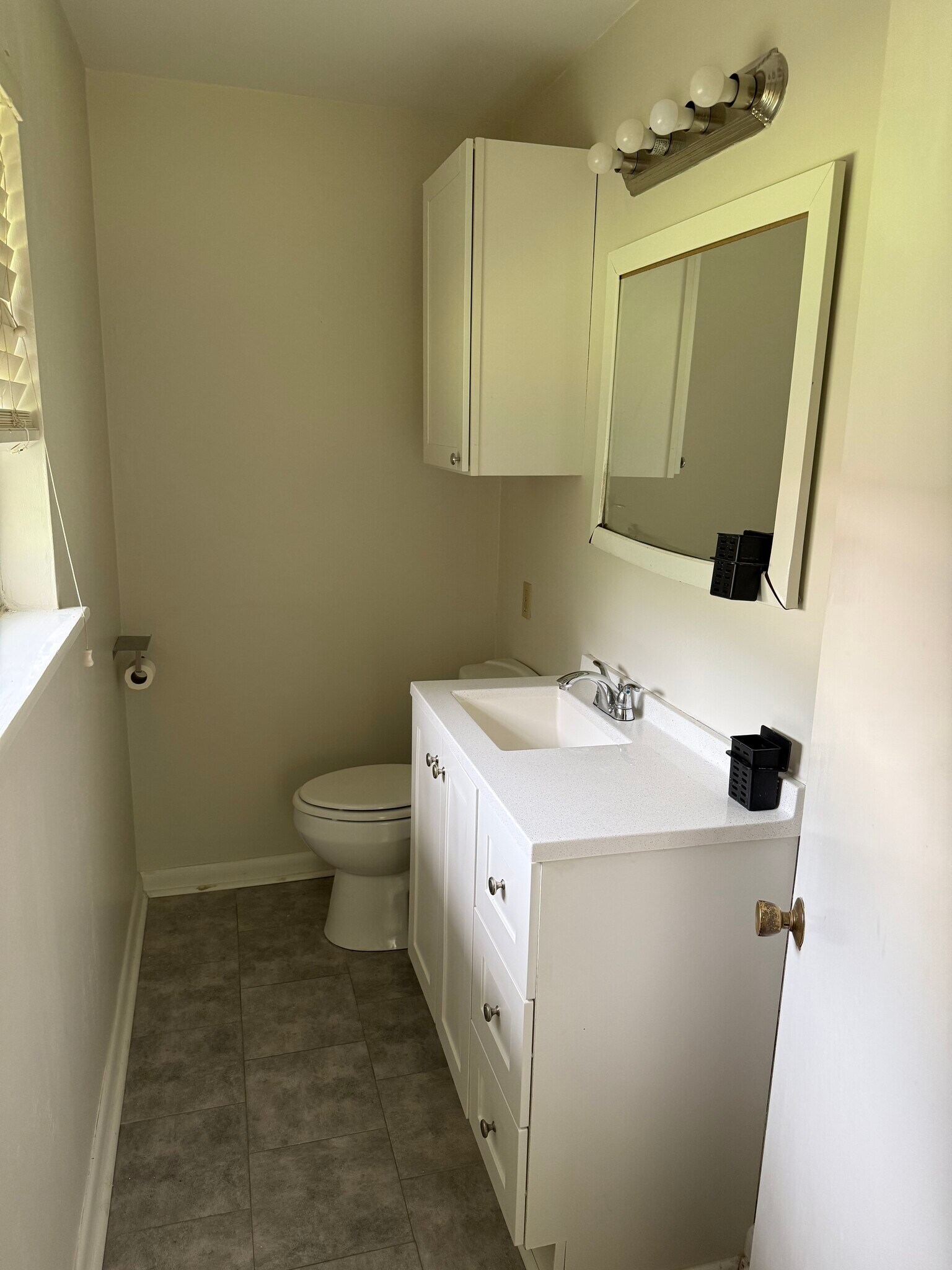 Building Photo - 6805 Sandpiper Dr