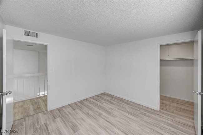 Building Photo - 7182 Acorn Ct