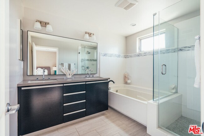 Building Photo - 310 Washington Blvd