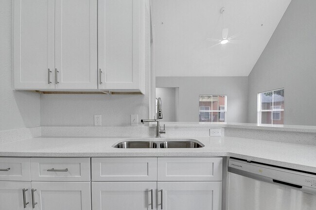 Building Photo - Fully Remodeled 2/2 with Loft in MetroWest...