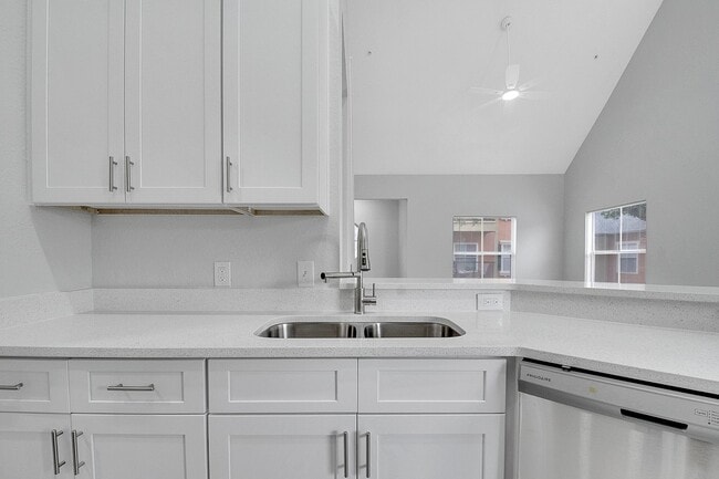 Building Photo - Fully Remodeled 3/2 with Loft in MetroWest...