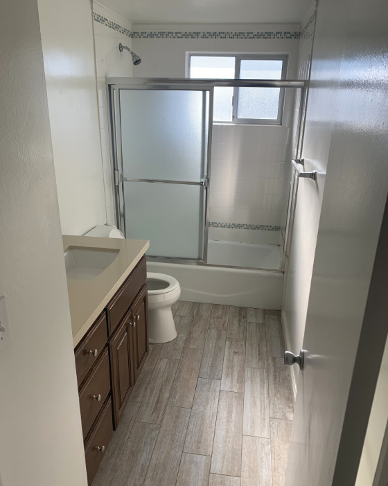 5 bathroom - 210 Ave H