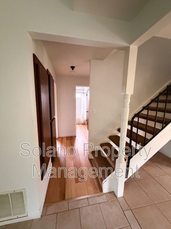 Building Photo - 950 Pembroke Way