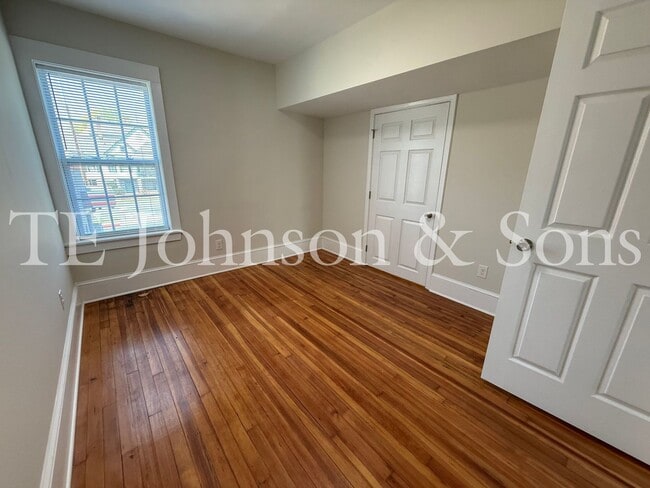 Building Photo - Updated 3BR/2BA Apartment with Quartz Counters & Modern Finishes