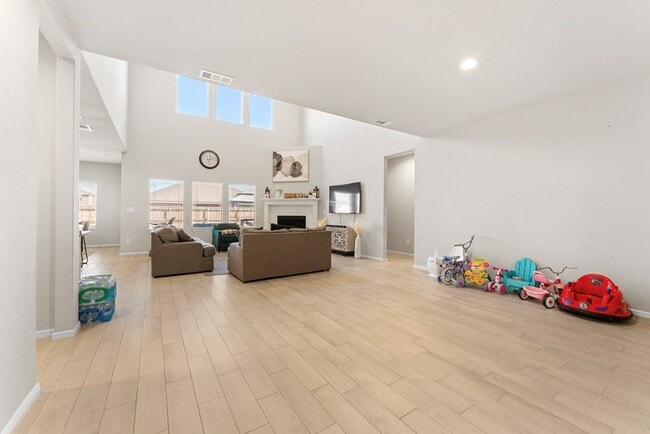 Building Photo - 7118 Adenium Rd