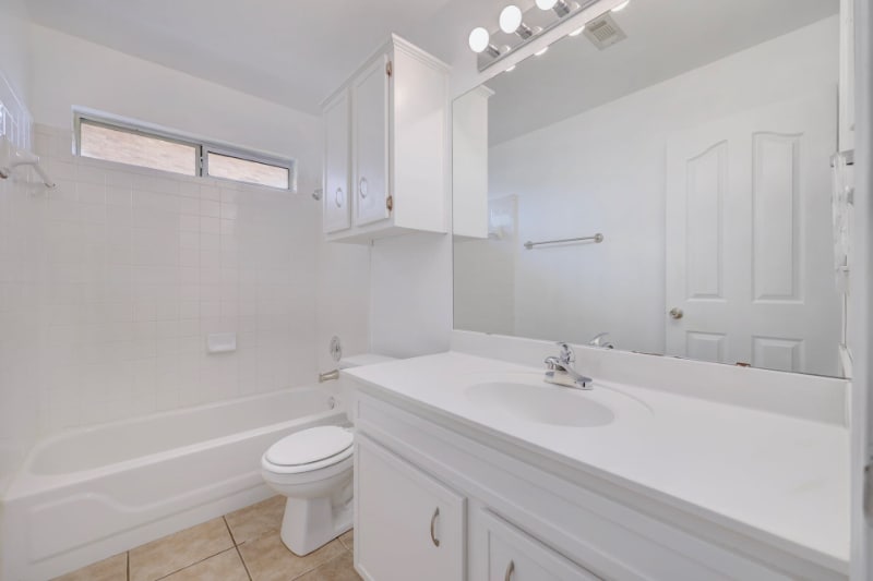 Building Photo - 1912 Avante Dr