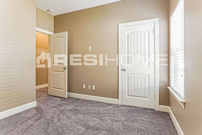 Building Photo - HOME FOR RENT!!