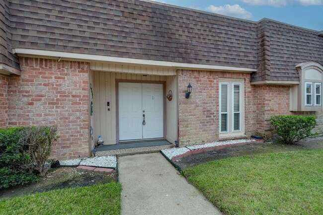 Building Photo - 2912 Camelot Ln