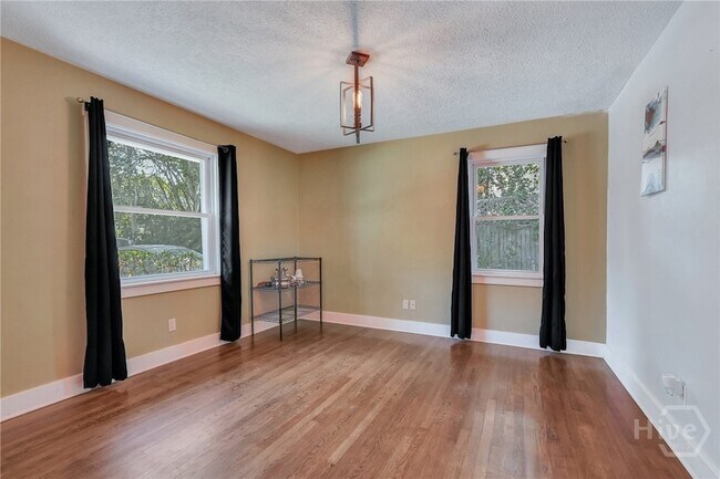 Building Photo - 2221 Bonaventure Rd