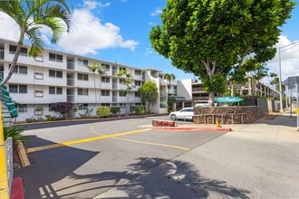 Building Photo - Makaha Surfside - One Bedroom
