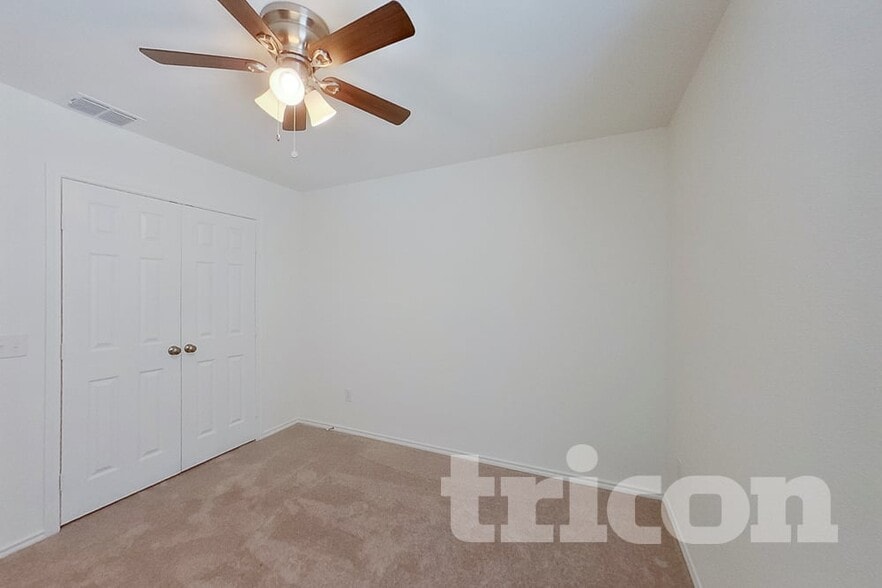 Building Photo - 2411 Carlow Ln