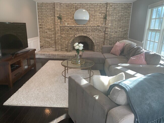 Building Photo - 3436A Holly Rd