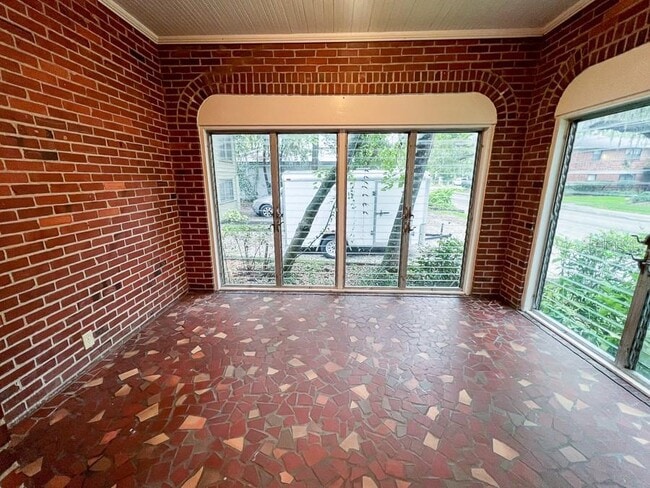 Building Photo - 1118 NW 3rd Ave