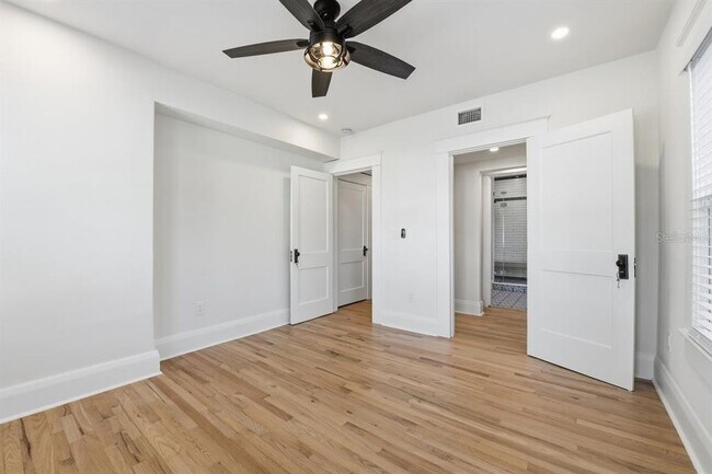 Building Photo - 1004 W Charter St