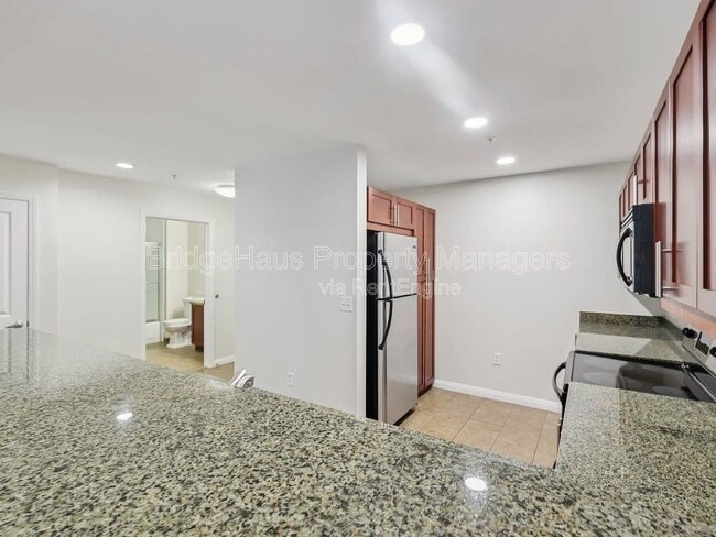 Building Photo - 206 Park Blvd