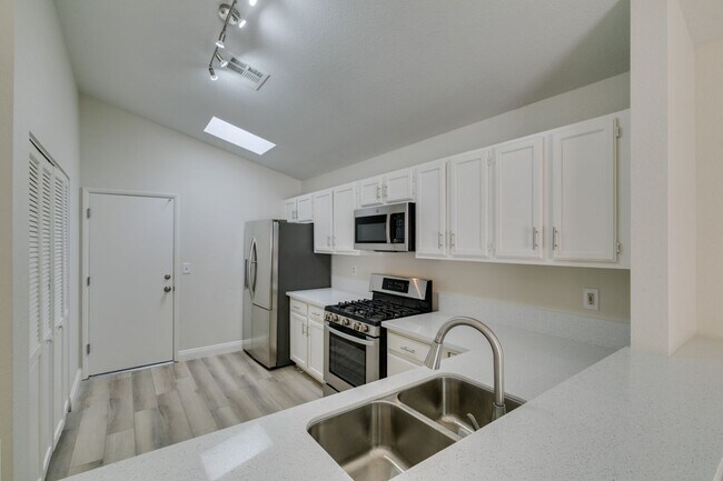 Building Photo - Charming 3-Bedroom Home with Covered Patio