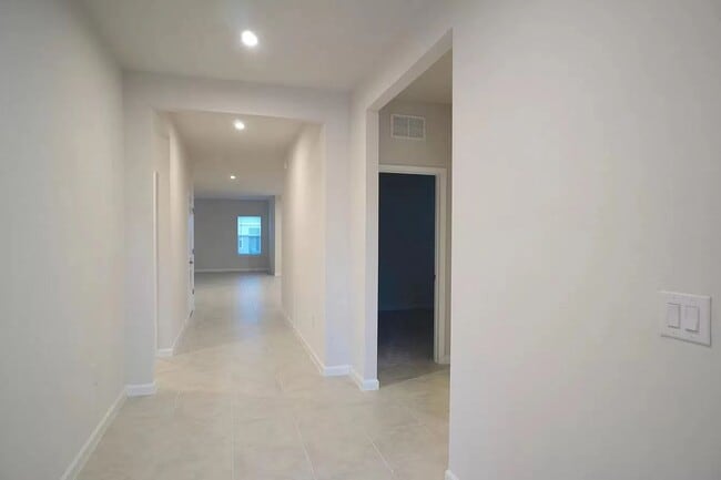 Building Photo - Awesome house for rent in St Cloud Area