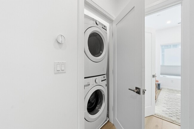 Building Photo - 6 Richardson St